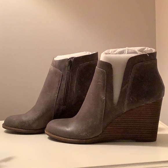 New Lucky brand size 10  suede wedge booties stylish - Picture 1 of 5